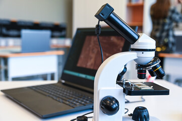 Connecting Microscopic Worlds to Digital Screens in the Lab