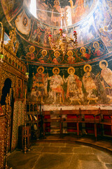 Obraz premium Innenansicht der Klostekirche Agía Triáda (Heilige Dreifaltigkeit) in Meterora, Thessalien- Griechenland