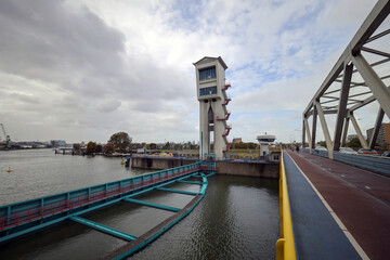 Waterbarrier Hollandsche IJsselkering is closed due to high water level