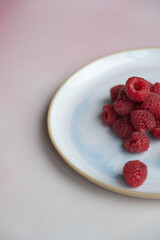 Maliny na talerzu, raspberries on the plate © Ewa