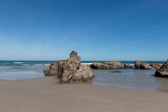 Oleaje y rocas playa de las catedrales