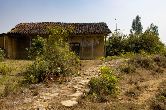 TAMBOS DE LA EPOCA COLONIA EN EL CAPAQ &Ntilde;AN O CAMINO INKA