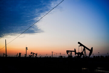 The oil pump, Oil and gas industry.