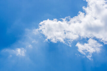 Fototapeta premium 秋の空 青空と日差しに輝く雲09
