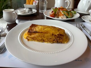 フレンチトーストの朝食