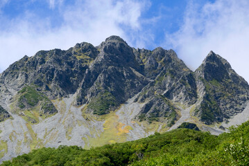 北アルプス、涸沢から望む涸沢岳