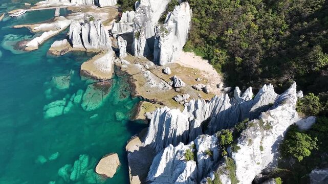 仏ヶ浦の奇岩を空撮