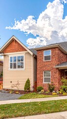 Obraz premium Residential Exterior View of a Two-Story Home on a Sunny Day