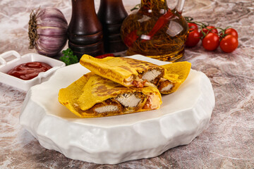 Spicy quesadillas with chicken fillet