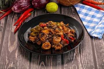 Squid with vegetables in oyser sauce