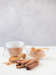 Cinnamon sticks with ground powder for cooking