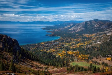 Fototapeta premium Tahoe Fall. Colorful Autumn Landscape with California Mountain Range View