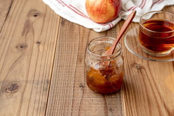 自家製リンゴジャムとリンゴと紅茶の休息