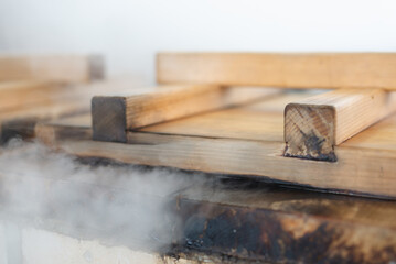 釜から湯気が出る様子