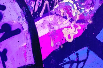 Urban graffiti wall with neon purple, blue highlights, 80s acid style, vibrant abstract shapes. Street art, digital backgrounds, creative designs, modern 80s, Y2K visuals.