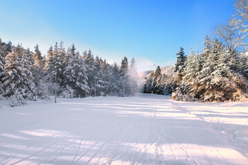 Obraz premium Bansko ski slope and snow peaks, Bulgaria