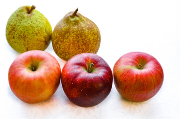 秋の味覚　洋梨と赤りんご