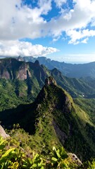 Naklejka premium Verdant mountain peaks under a vivid sky