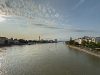 Obraz premium Wide River Panorama City Buildings Cloudy Sky