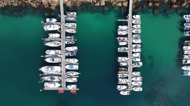 Faro y Pueblo de Cudillero en el Principado de Asturias