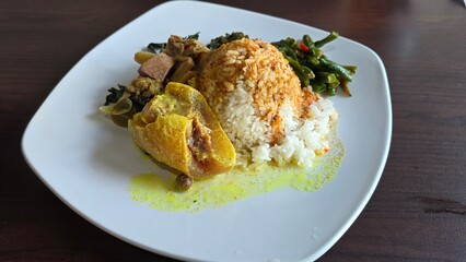 Nasi Padang with gulai tunjang 
