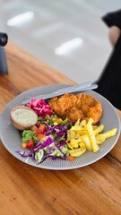 chicken with salad 