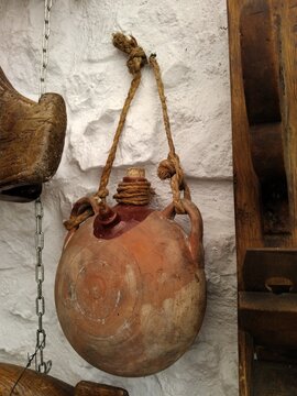antigu8a cantimplora de cer&aacute;mica