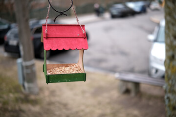 Bird feeder in the form of a house