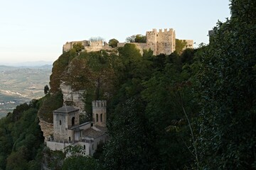 Obraz premium Torretta Pepoli and Castle of Venus (Castello di Venere) Norman castle from the 12th century in the historic Erice town in Sicily. Italy. Europe.