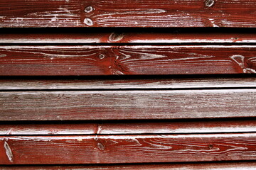 Planches de bois peintes délavées. Détail de façade de maison en bois.