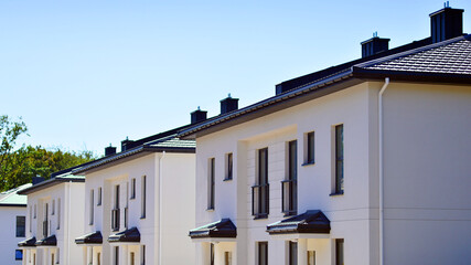 Newly built terraced houses in a residential area. Modern terraced houses on the outskirts of the city.