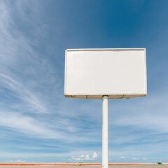 Obraz premium Modern blank rectangular road sign with defined border against blue sky Premium professional marketing background for branding and advertising campaigns