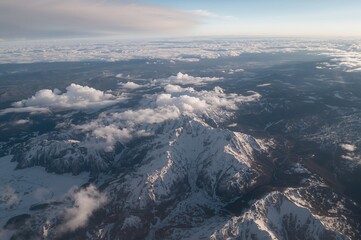 Fototapeta premium Aerial perspective of cloud-covered peaks and horizon