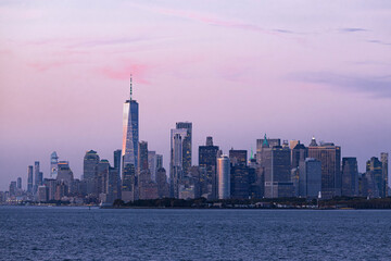 Naklejka premium View of Manhattan at night in New York.