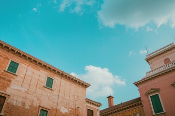 Fototapeta premium Historic architecture backdrop with detailed patterns and sky view