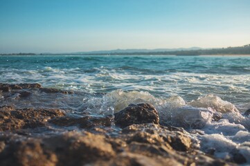 Fototapeta premium Abstract pattern of waves crashing against rocks with water and sky elements