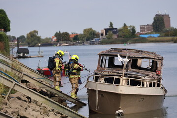 Fire department has hands full with fire on a motor yacht on Hollandsche IJssel