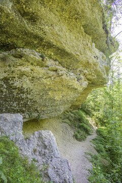 Konglomeratfelsen und Wanderweg im Naturschutzgebiet Steyr Fluss, Molln, Ober&ouml;sterreich, &Ouml;sterreich