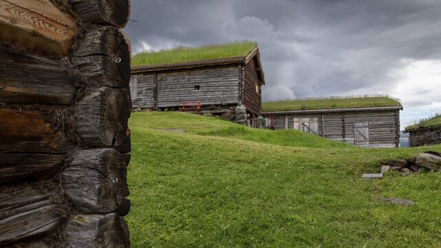 Holzh&uuml;tten mit Grasd&auml;chern, historischer Bauernhof und Pilgerunterkunft Budsjord, Dovre, Pilgerweg Olavsweg oder Olavsleden, Gudbrandsdalen oder Gudbrandstal, Norwegen