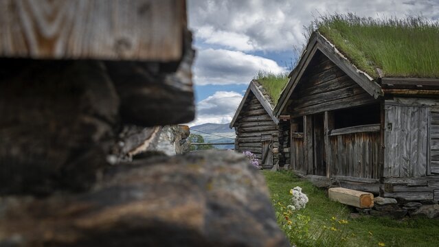 Holzh&uuml;tten mit Grasd&auml;chern, historischer Bauernhof und Pilgerunterkunft Budsjord, Dovre, Pilgerweg Olavsweg oder Olavsleden, Gudbrandsdalen oder Gudbrandstal, Norwegen