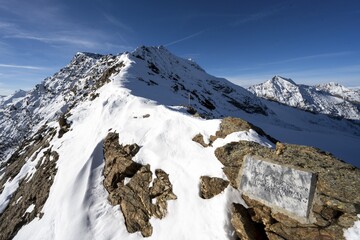 Memorial plaque on the Ramoljoch, mountain landscape in autumn with snow, Ötztal Alps, Tyrol, Austria
