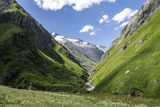 Mountain valley with mountain stream Isel, Umbaltal, Venediger Group, Hohe Tauern National Park, East Tyrol, Tyrol, Austria