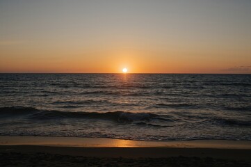 Fototapeta premium The Sun Sets Close To The Ocean's Edge