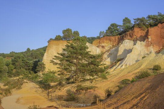 Ochre rock Colorado de Rustrel, Rustrel, D&eacute;partement Vaucluse, France