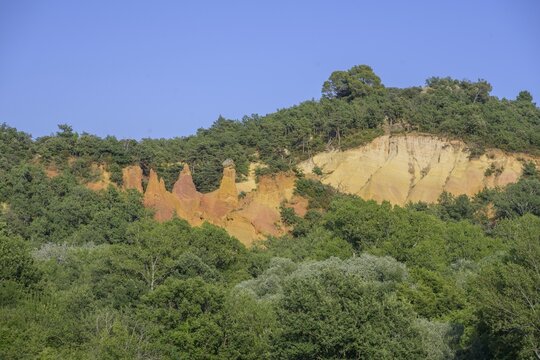 View of the Colorado de Rustrel ochre cliffs, Rustrel, D&eacute;partement Vaucluse, France