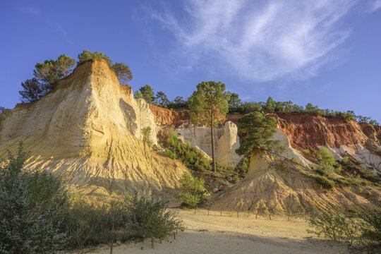 Ochre rock Colorado de Rustrel, Rustrel, D&eacute;partement Vaucluse, France