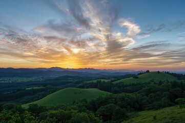 Obraz premium Evening Glow Over Mountain Ranges