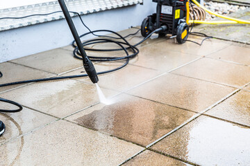 Outdoor floor cleaning with high pressure water jet