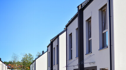 Newly built terraced houses in a residential area. Modern terraced houses on the outskirts of the city.