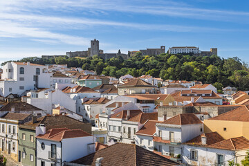 Panoramic view of the charming town of Palmela, Portugal, with its traditional houses and the historic Palmela Castle prominently situated on the hilltop.